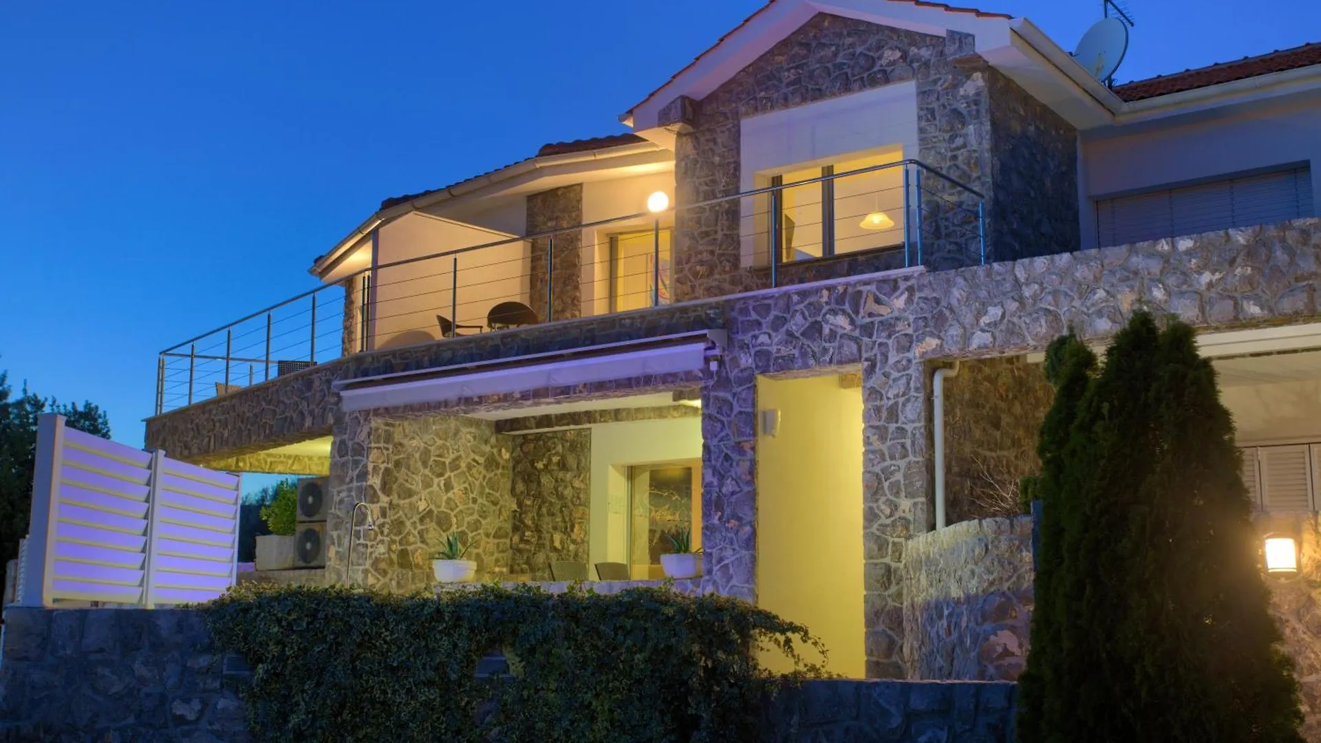 Villa Miracle 1 With Heated Pool Krk Town