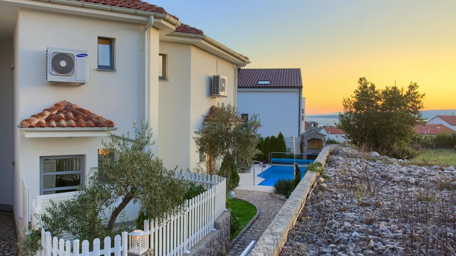 Villa Miracle 1 With Heated Pool Krk Town